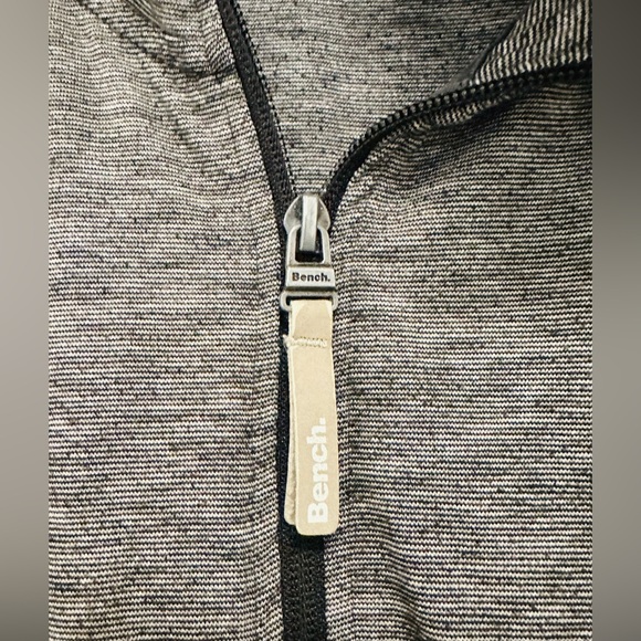 Bench, Medium, Zip up - Picture 2 of 4